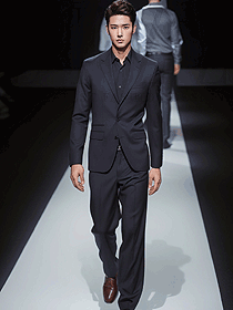 藍色單排雙?？畚鞣籽b新郎結(jié)婚禮服