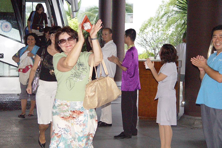 華宇皇冠假日酒店制服設(shè)計圖