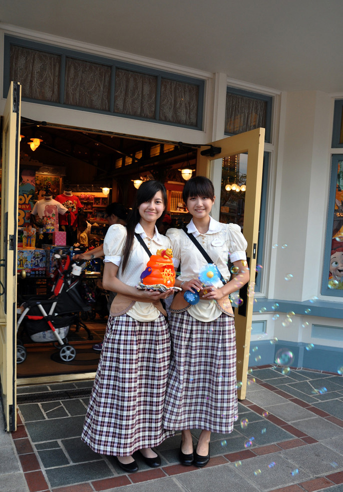 迪斯尼樂(lè)園圖片，迪斯尼員工工作制服