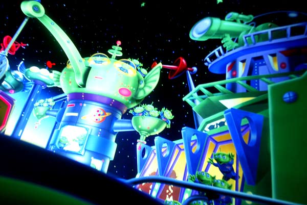 迪斯尼樂(lè)園圖片，迪斯尼員工工作制服