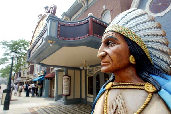 迪斯尼樂(lè)園圖片，迪斯尼員工工作制服