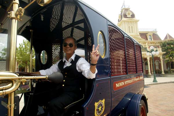 迪斯尼樂(lè)園圖片，迪斯尼員工工作制服