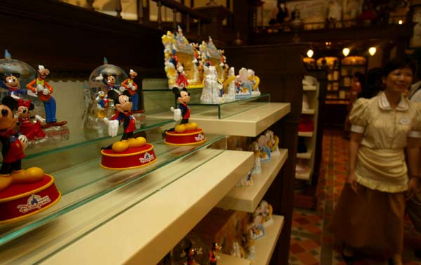 迪斯尼樂(lè)園圖片，迪斯尼員工工作制服